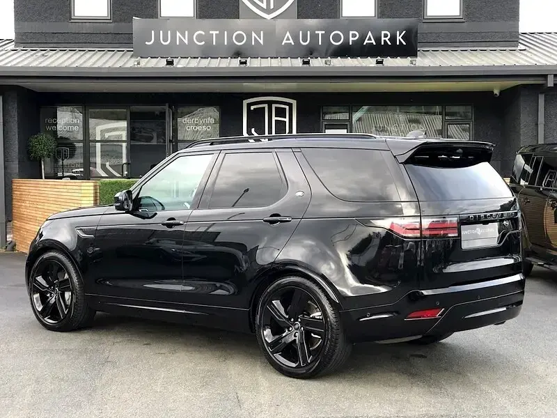 Used Land Rover Discovery HSE Dynamic 2023 Santorini black SUV