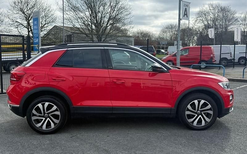 Used VW T-Roc Active 150 HP (110 kW) 2021 Red SUV