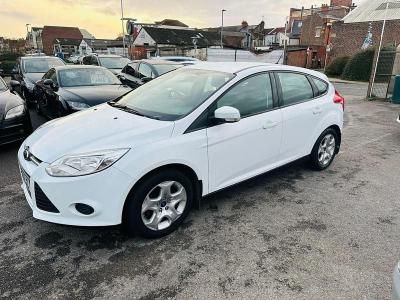 Used Ford Focus 2014 White Hatchback