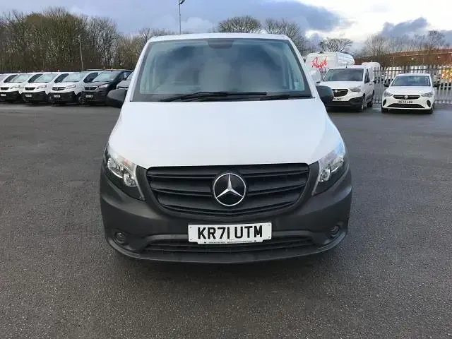 Used Mercedes Vito Progressive 160 HP (117 kW) 2021 White Van