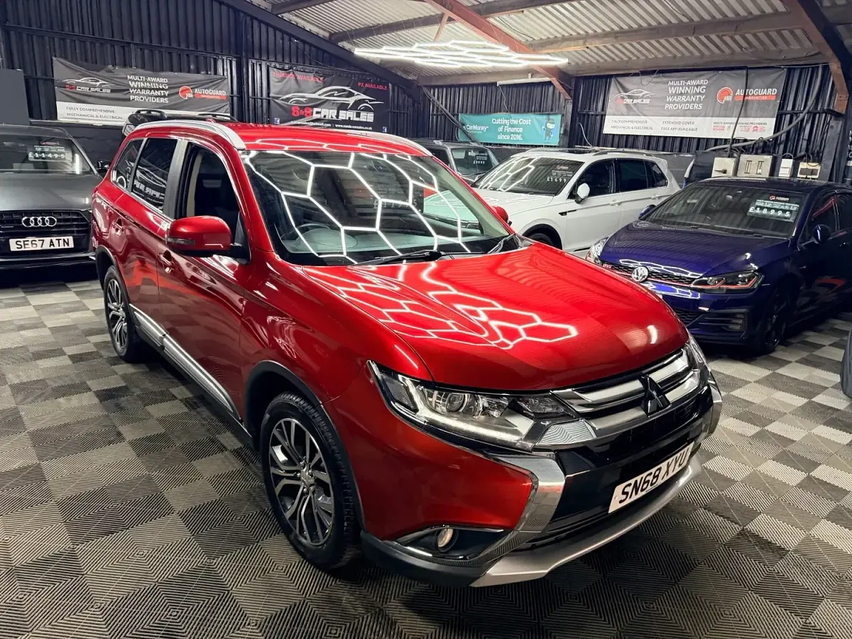 Used Mitsubishi Outlander 2018 Red SUV
