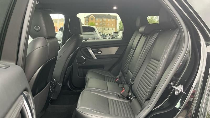 Second-hand Land Rover Discovery Sport HSE Dynamic 204 CP (150 kW) 2024 Negru SUV