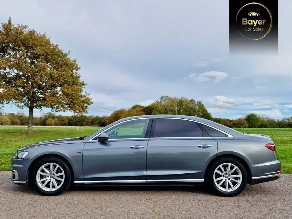 Usado Audi A8 Advanced 286 HP (210 kW) 2019 Cinzento Sedan
