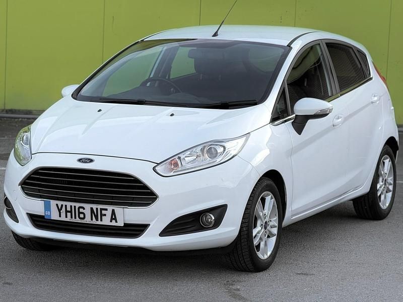 Usado Ford Fiesta Zetec 2016 Branco Citadino
