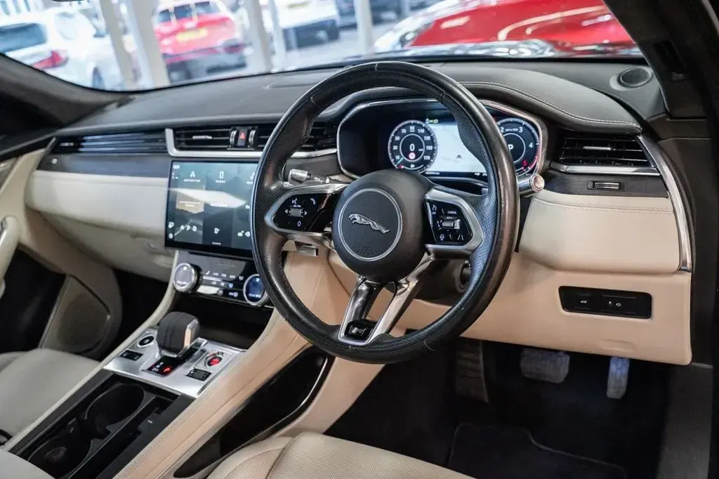 Used Jaguar F-Pace R-Dynamic 204 HP (150 kW) 2021 Black SUV