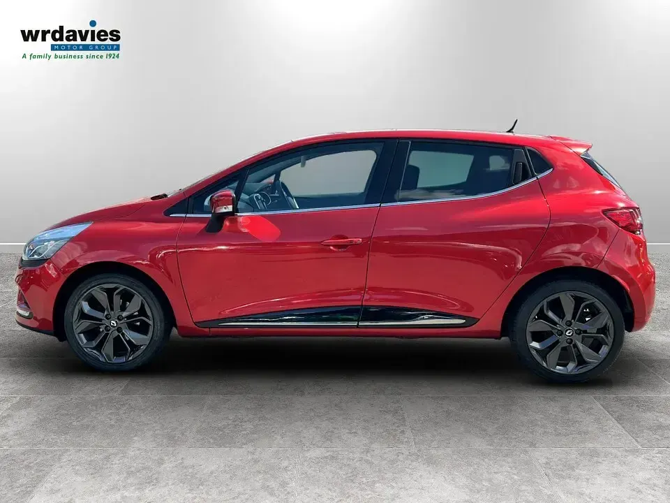 Used Renault Clio Iconic 90 HP (66 kW) 2019 Red Hatchback