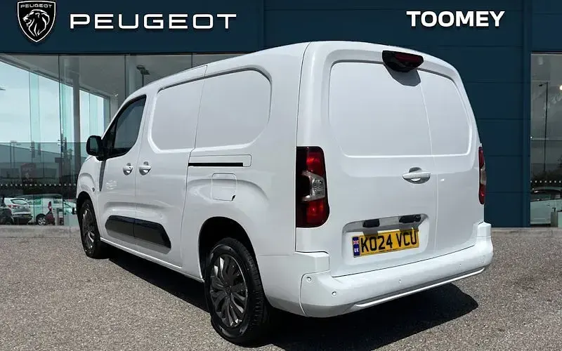 Used Peugeot Partner 102 HP (75 kW) 2024 White MPV