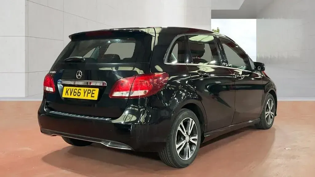 Used Mercedes B180 SE 2016 Black Hatchback