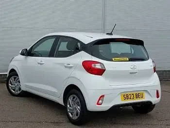 Used Hyundai i10 SE 67 HP (49 kW) 2023 White Hatchback