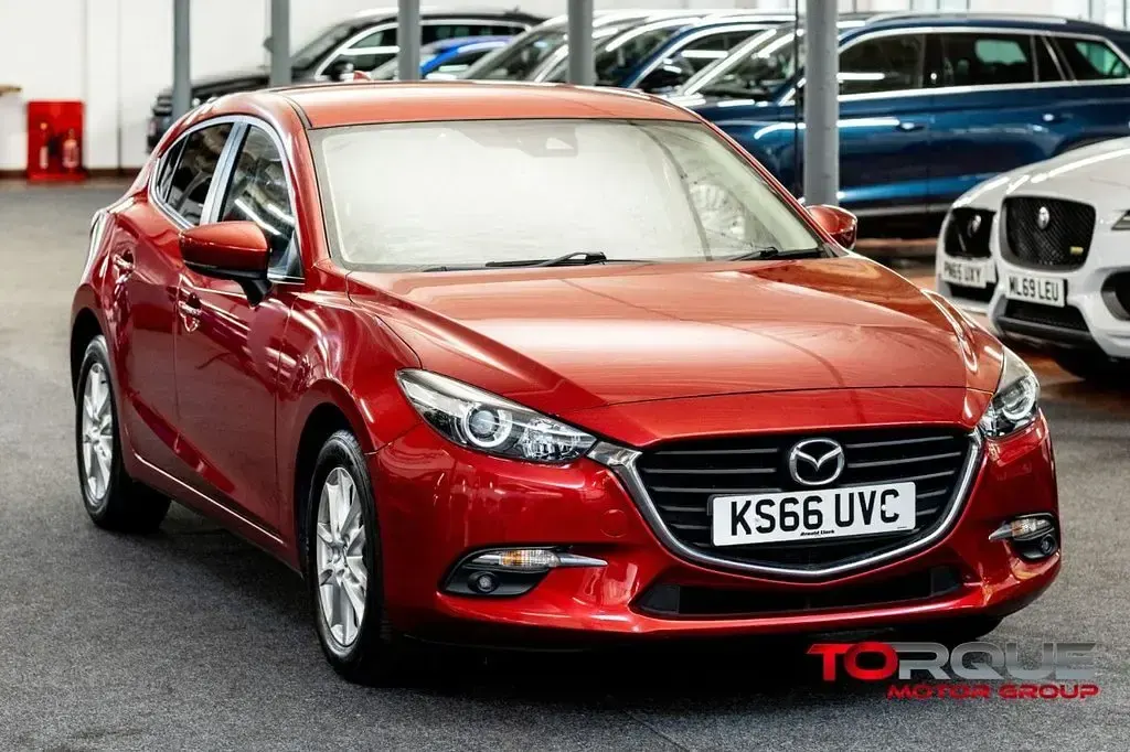 Used Mazda 3 165 HP (121 kW) 2016 Red Hatchback