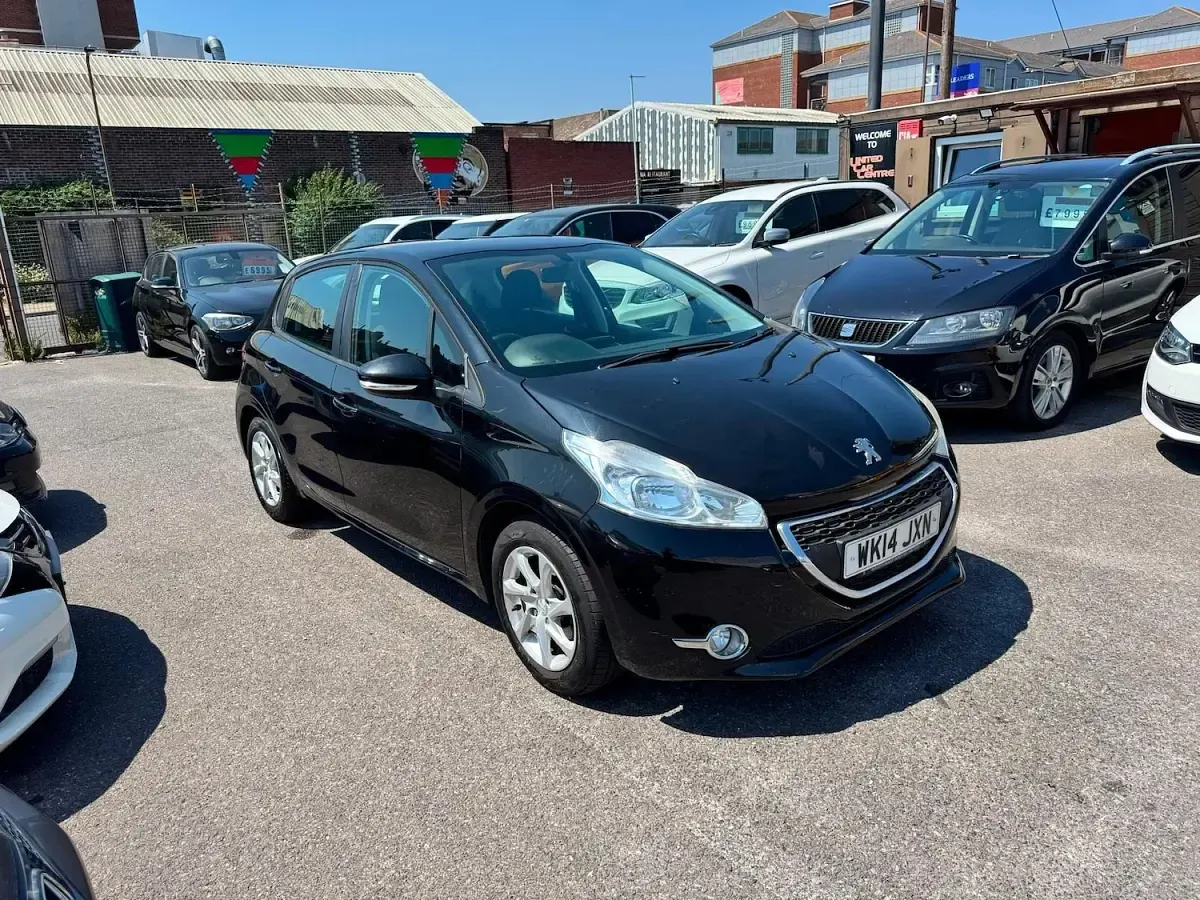 Used Peugeot 208 Active 82 HP (60 kW) 2014 Black Hatchback