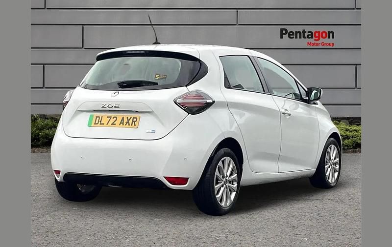 Used Renault Zoe SE 80 kW (109 HP) 2022 White Hatchback