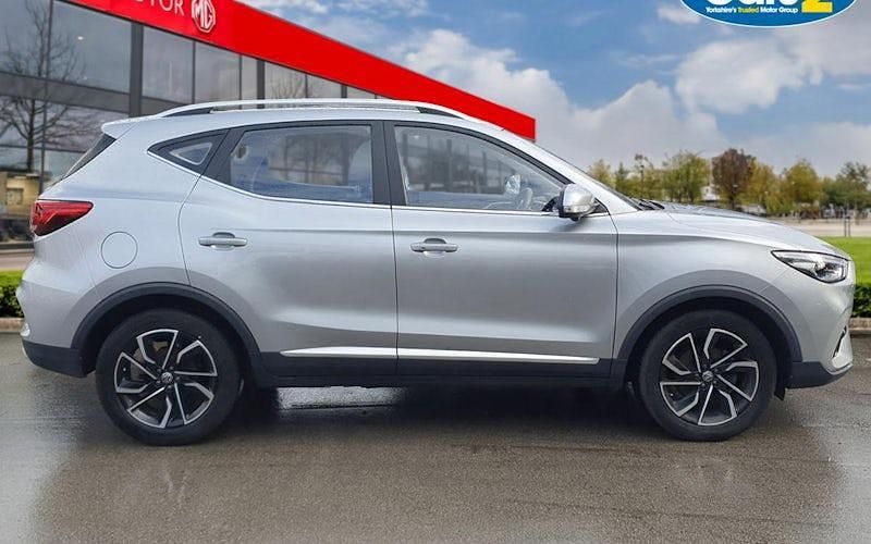 Usado MG ZS Exclusive 111 CV (81 kW) 2023 Plateado SUV