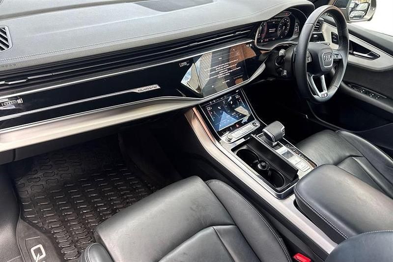 Used Audi Q8 Comfort 286 HP (210 kW) 2023 Mythos black SUV