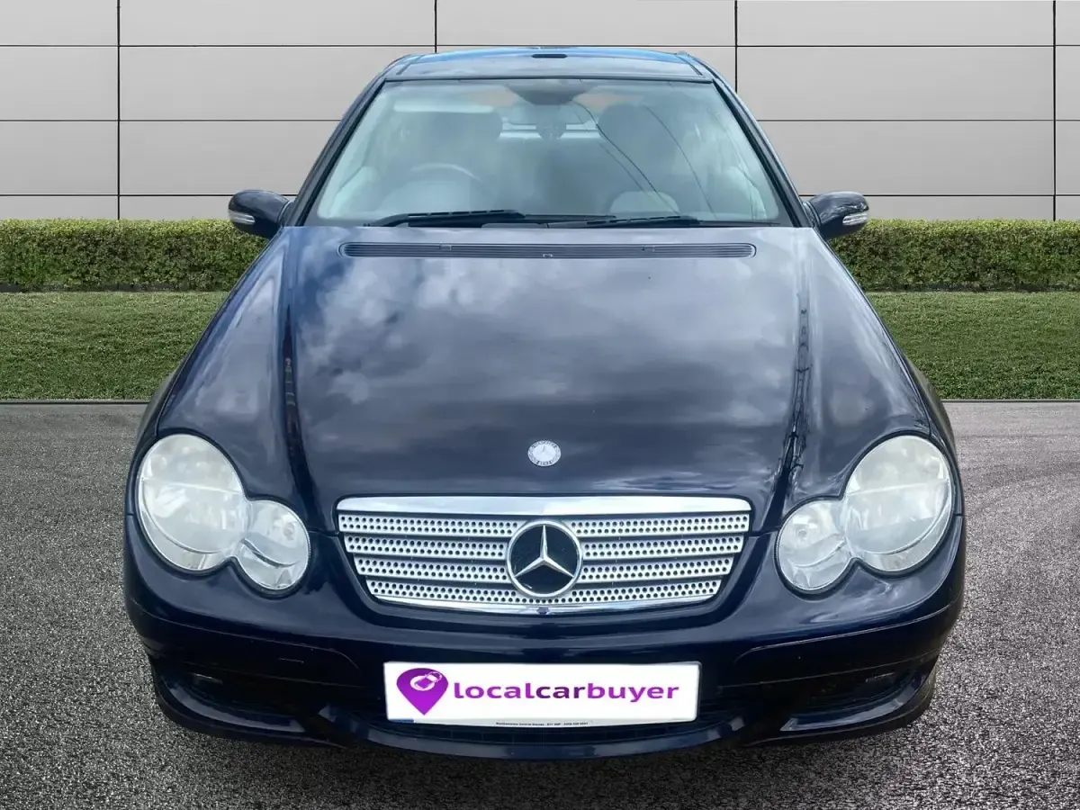 Used Mercedes C180 SE 143 HP (105 kW) 2007 Blue Coupe