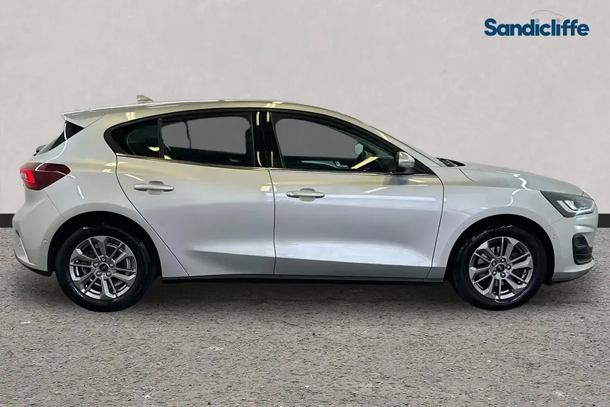 Used Ford Focus Titanium 155 HP (114 kW) 2023 Silver Hatchback