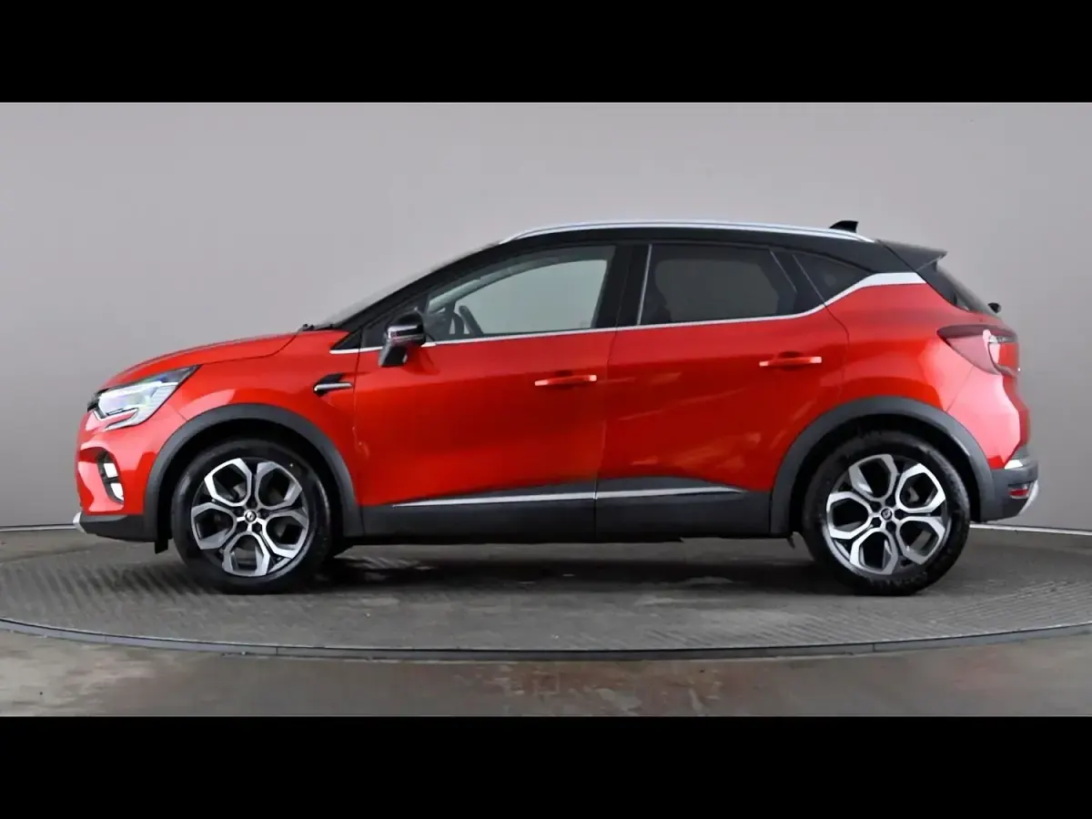 Used Renault Captur Techno 143 HP (105 kW) 2023 Red/black SUV