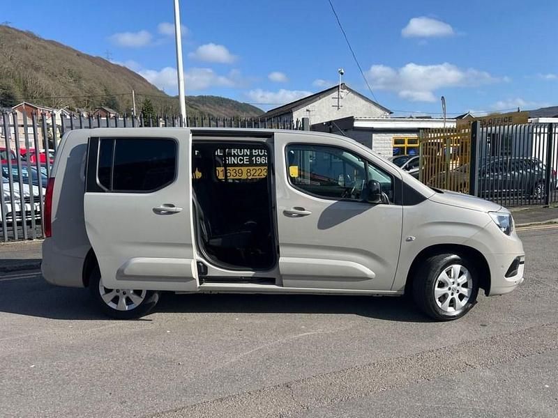 Used Vauxhall Combo S 100 HP (73 kW) 2022 Grey MPV