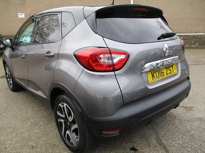 Used Renault Captur Dynamique 90 HP (66 kW) 2016 Grey SUV