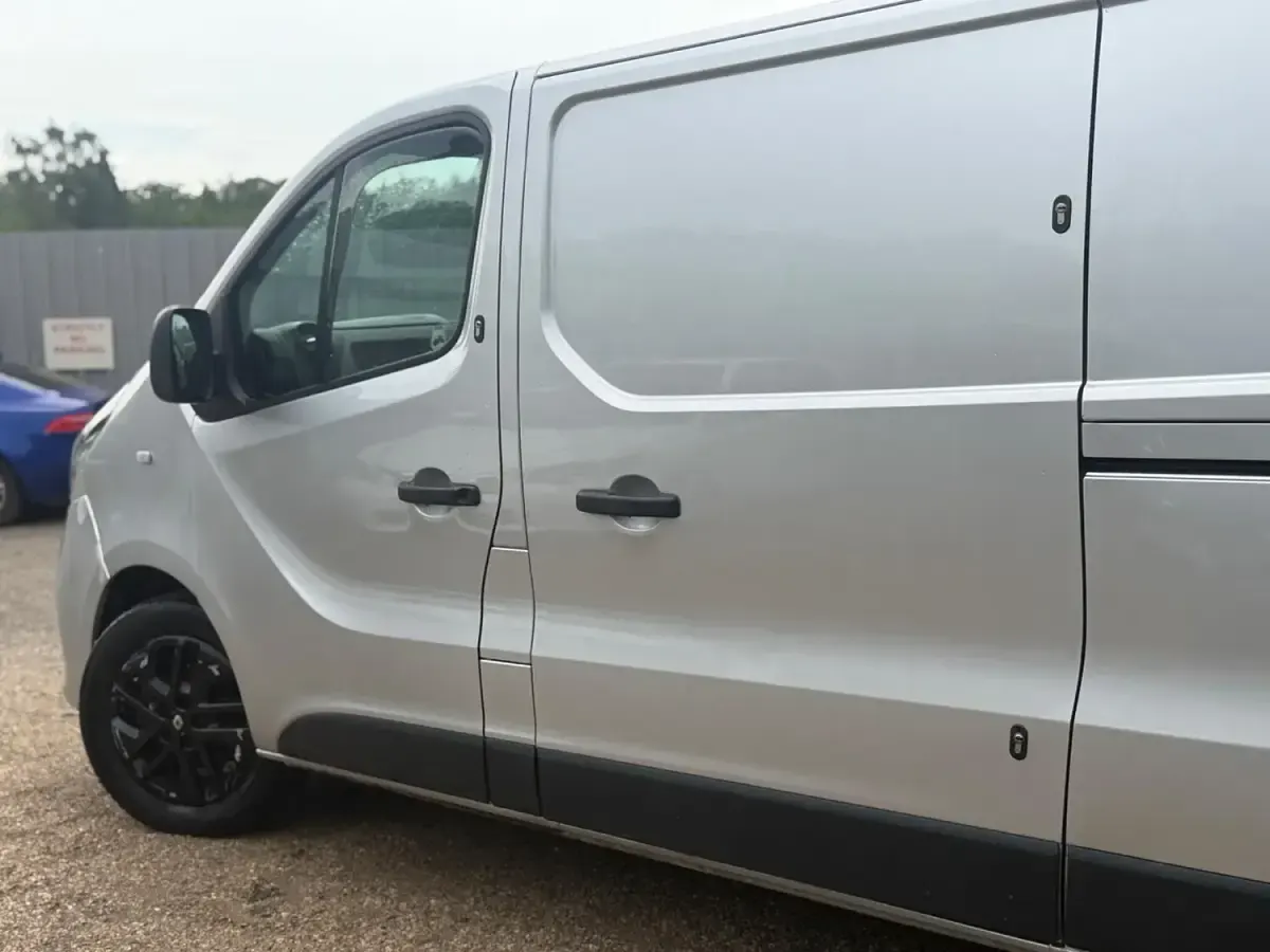 Used Renault Trafic 2019 Silver MPV