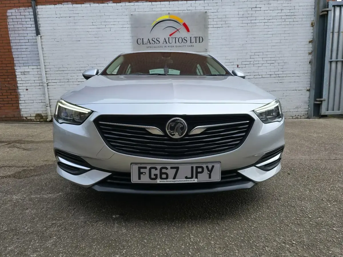 Begagnad Vauxhall Insignia Design Edition 110 HK (80 kW) 2017 Silver Halvkombi