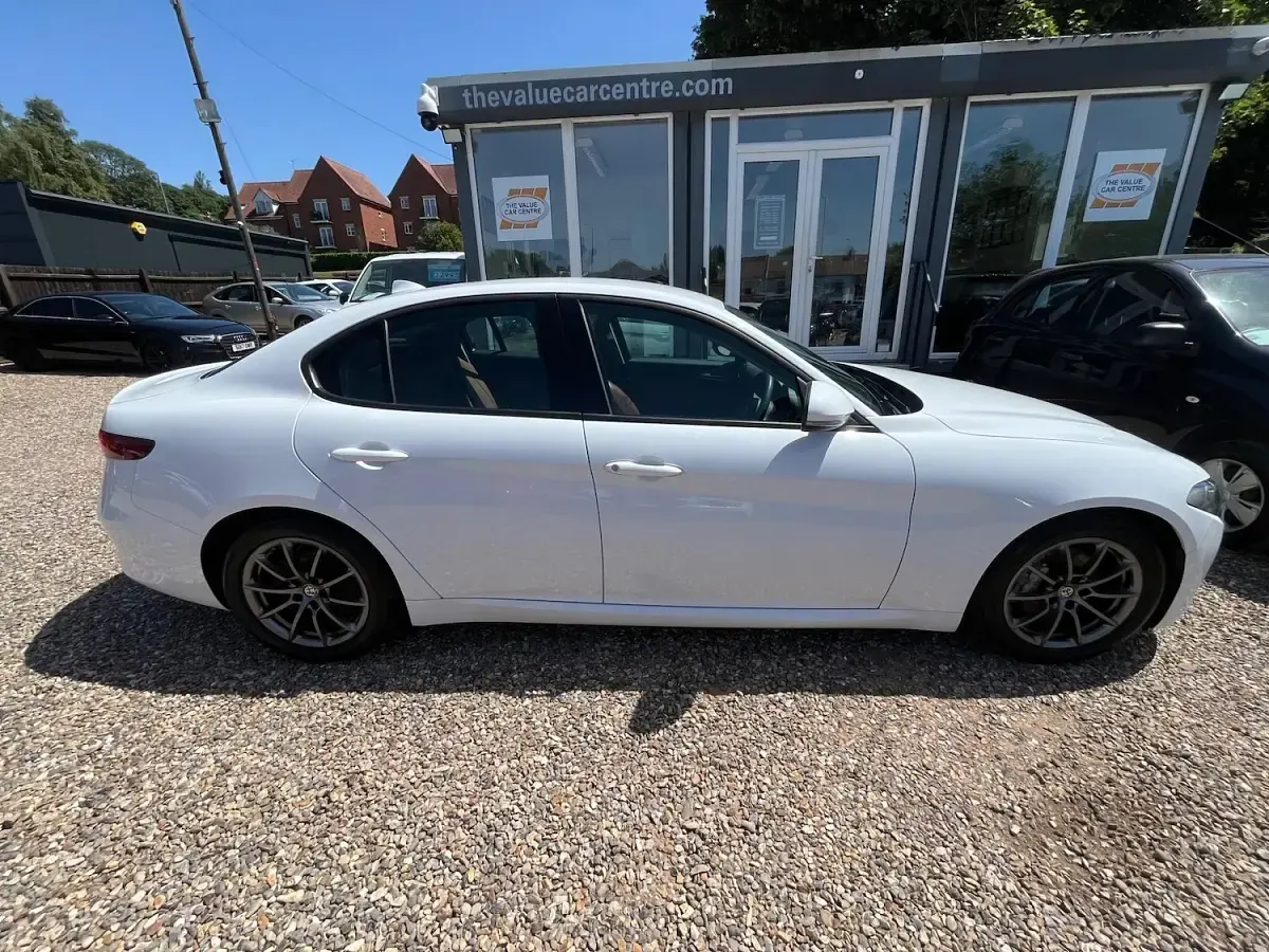 Used Alfa Romeo Giulia Super 180 HP (132 kW) 2017 White Sedan