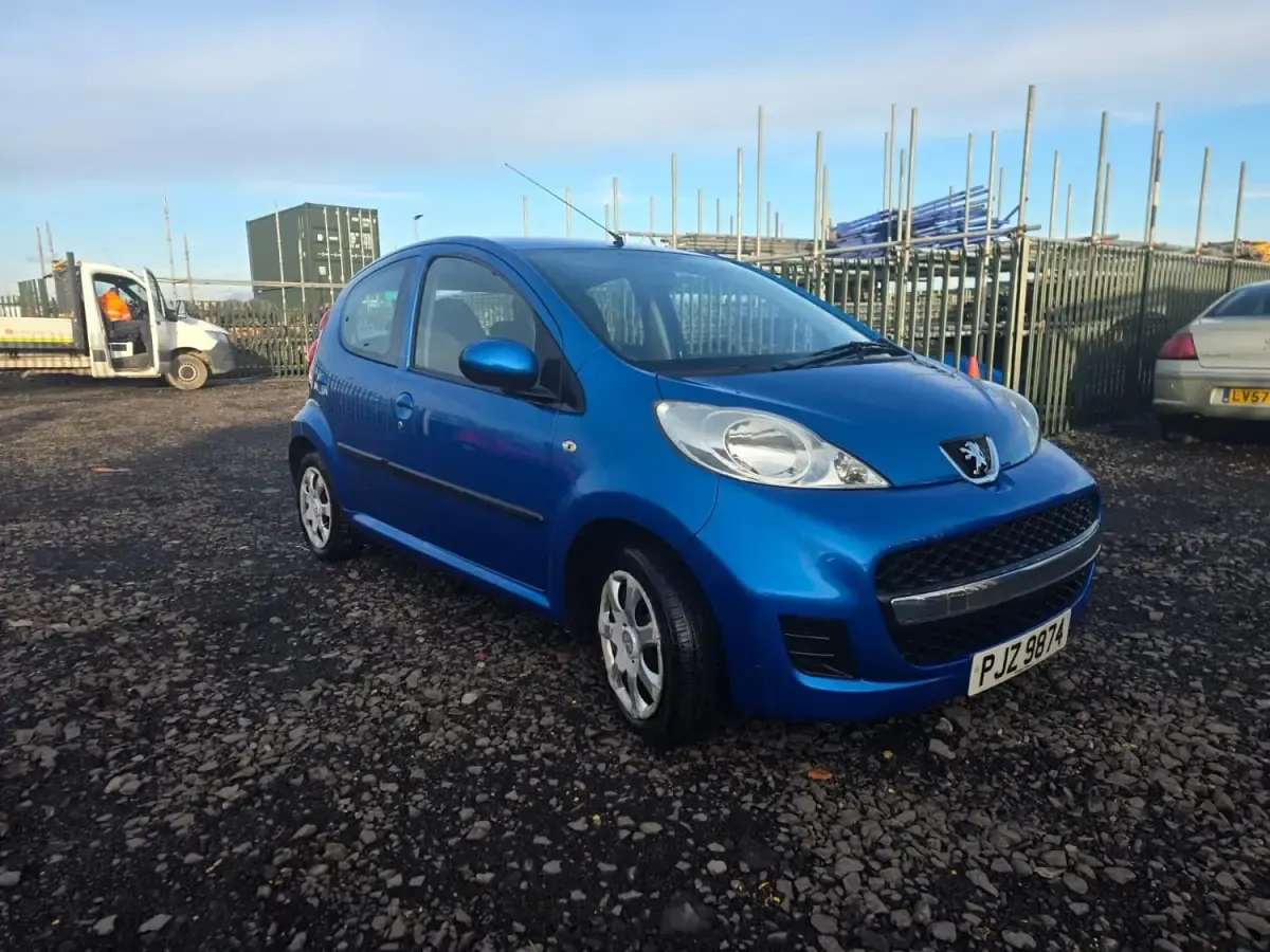 Begagnad Peugeot 107 68 HK (50 kW) 2010 Blå Halvkombi