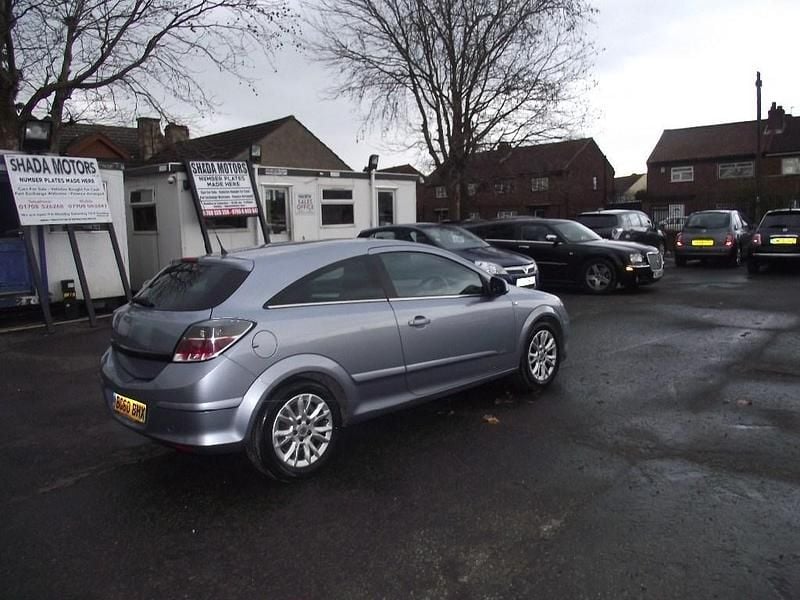 Used Vauxhall Astra Sport 89 HP (65 kW) 2010 Silver Hatchback