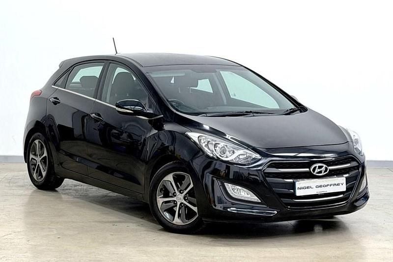 Used Hyundai i30 SE 110 HP (80 kW) 2015 Black Hatchback