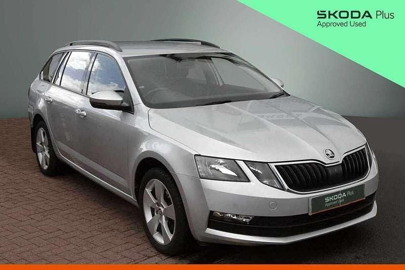 Brilliant silver metallic Used 2020 Skoda Octavia SE Estate | £16,595 (Fair price) - Image 1/4