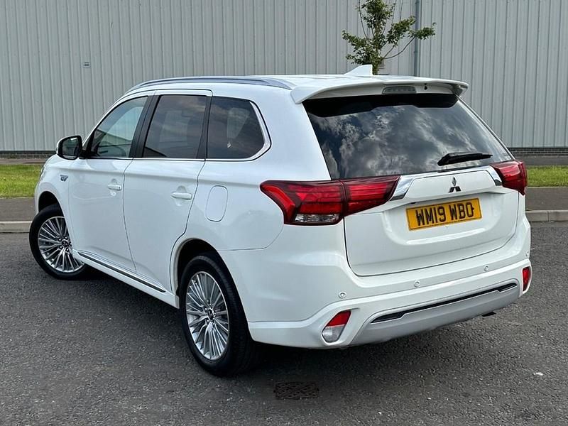 Used Mitsubishi Outlander P-HEV 206 HP (151 kW) 2019 White Estate