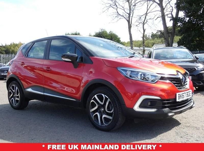 Red/black Used 2017 Renault Captur Dynamique SUV | £8,495 (Fair price) - Image 1/4