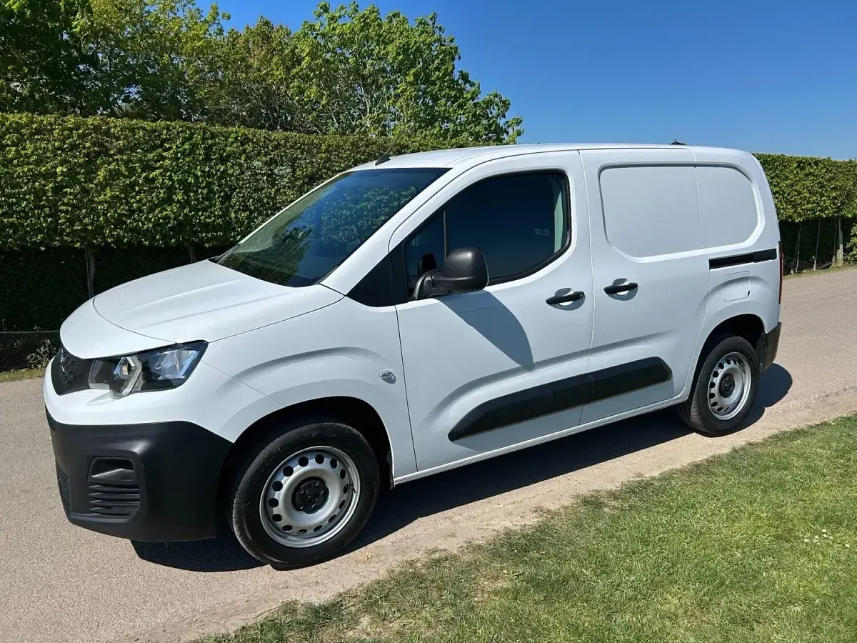 Used Peugeot Partner Premium 131 HP (96 kW) 2023 White MPV