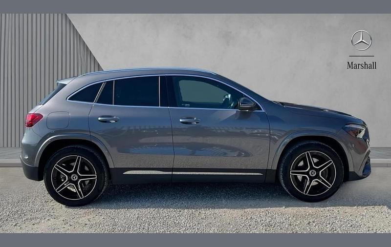 Usado Mercedes GLA250 Executive 214 HP (157 kW) 2025 Cinzento SUV