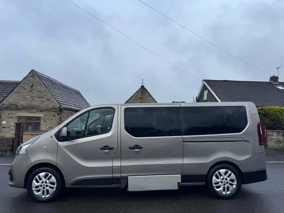 Used Renault Trafic 2018 Beige MPV