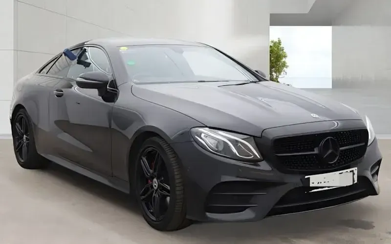 Usado Mercedes E220 AMG line 194 HP (142 kW) 2018 Coupé