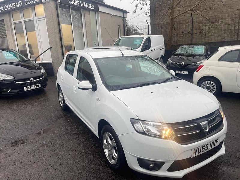 Used Dacia Sandero Lauréate 90 HP (66 kW) 2015 White Hatchback