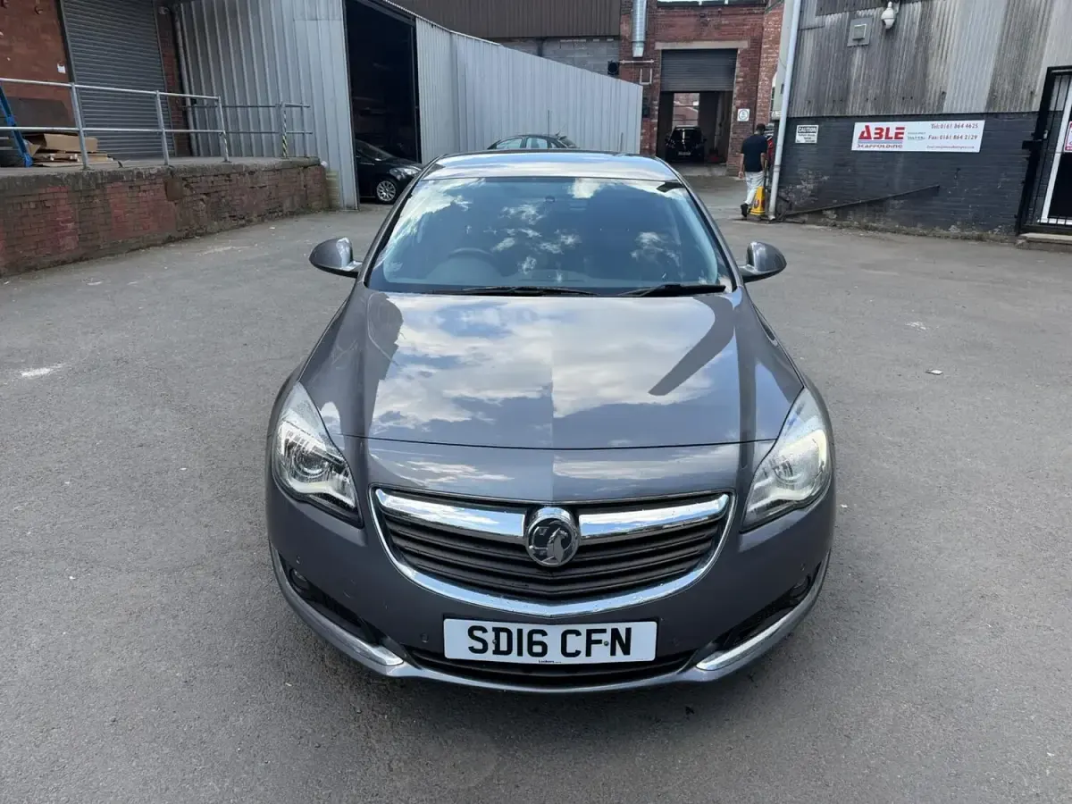 Used Vauxhall Insignia SRi 140 HP (102 kW) 2016 Grey Hatchback