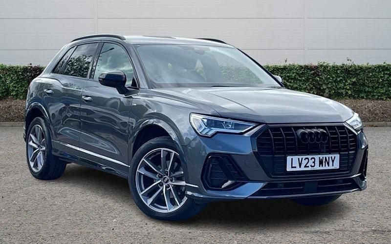 Usado Audi Q3 Black Edition 150 HP (110 kW) 2023 Cinzento SUV