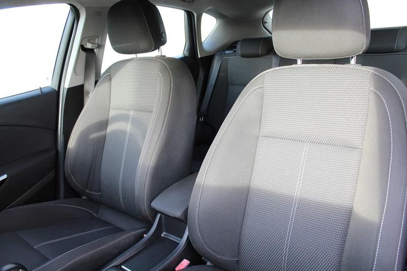 Used Vauxhall Astra SRi 2011 White Hatchback