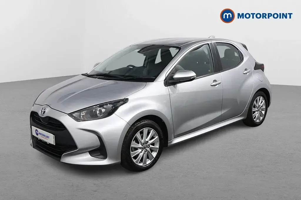 Używany Toyota Yaris Hybrid 2021 Srebrny Hatchback