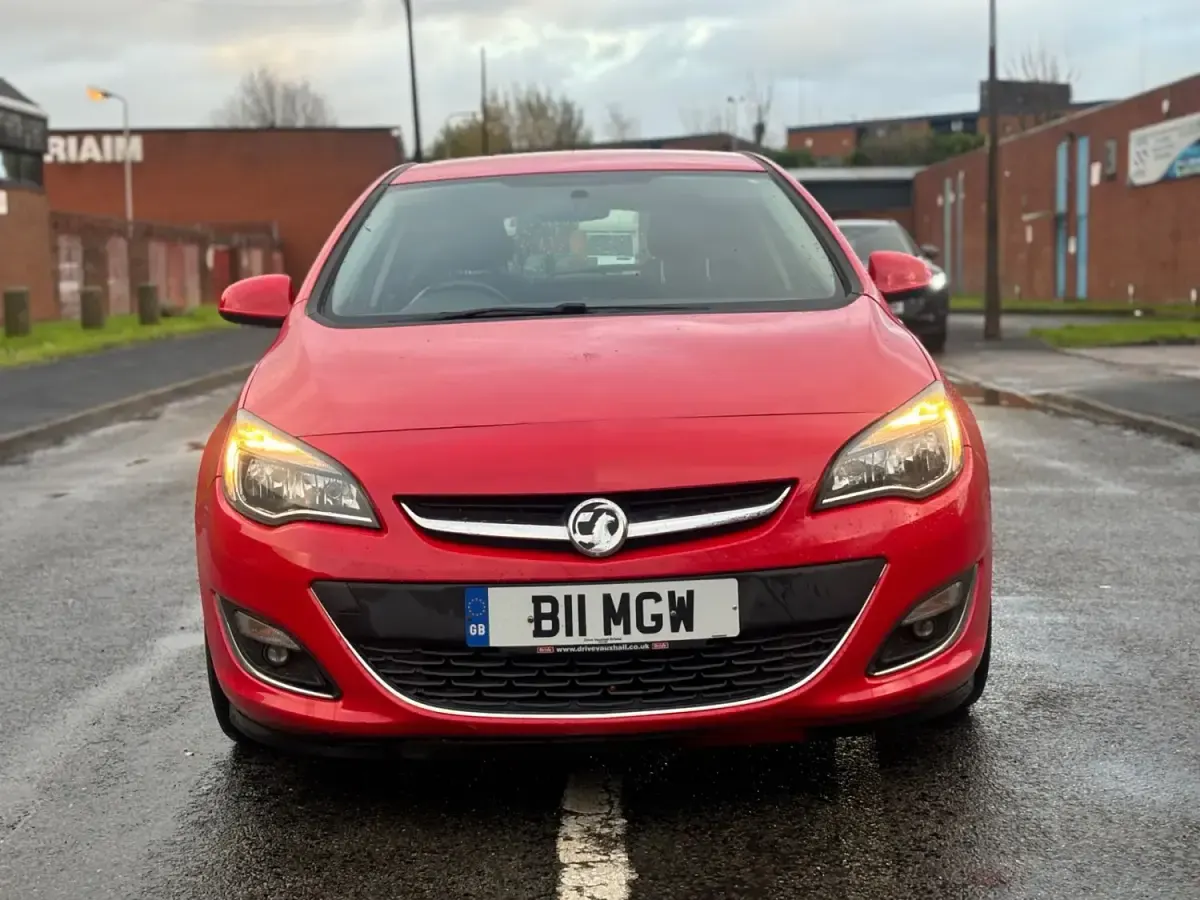 Second-hand Vauxhall Astra SRi 2016 Roșu Hatchback