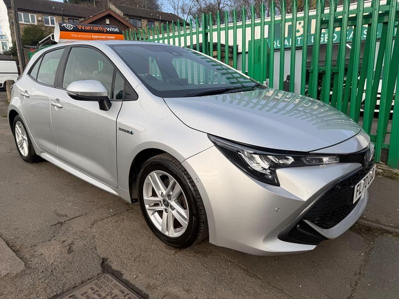 Used Toyota Corolla 122 HP (89 kW) 2020 Silver Hatchback