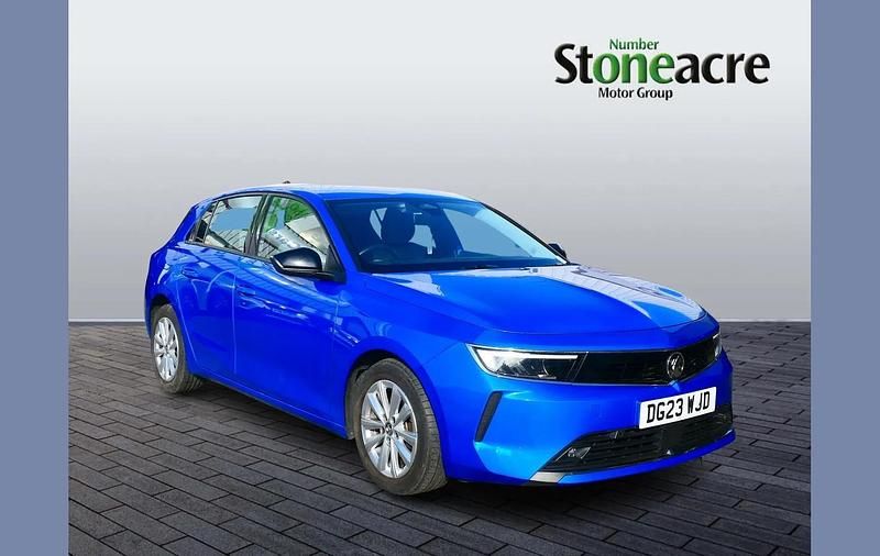 Used Vauxhall Astra Design Edition 128 HP (94 kW) 2023 Blue Hatchback