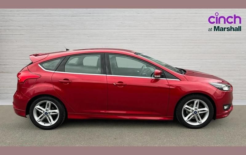 Used Ford Focus Zetec 117 HP (86 kW) 2016 Red Hatchback