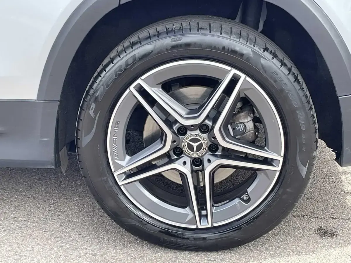 Used Mercedes GLB200 Executive 163 HP (119 kW) 2025 Silver SUV