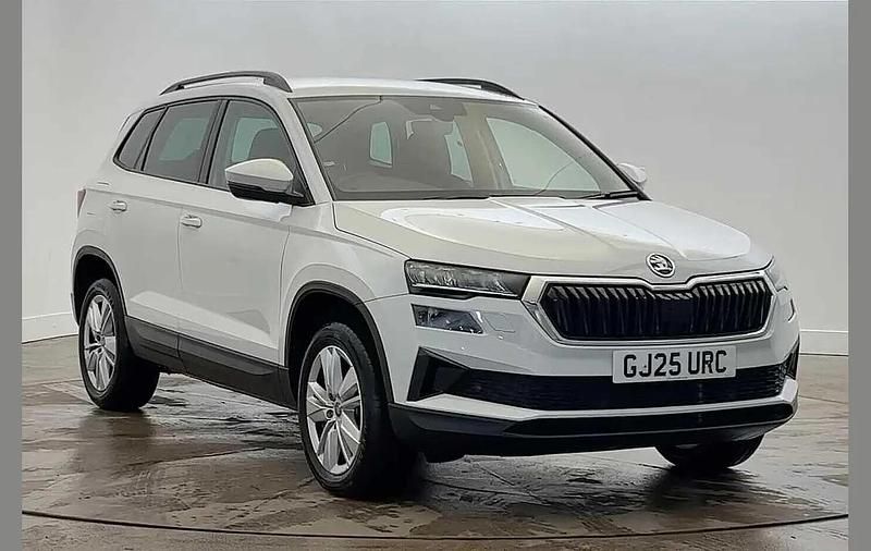 Moon white metallic Used 2025 Skoda Karoq SE SUV | £20,400 (Good price) - Image 1/4