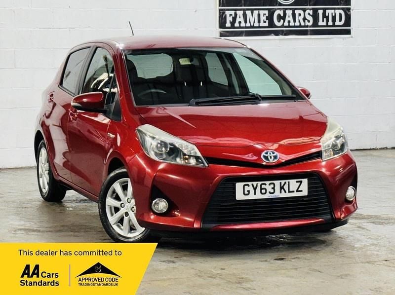 Red Used 2013 Toyota Yaris Hybrid Plus Hatchback | £6,000 - Image 1/3