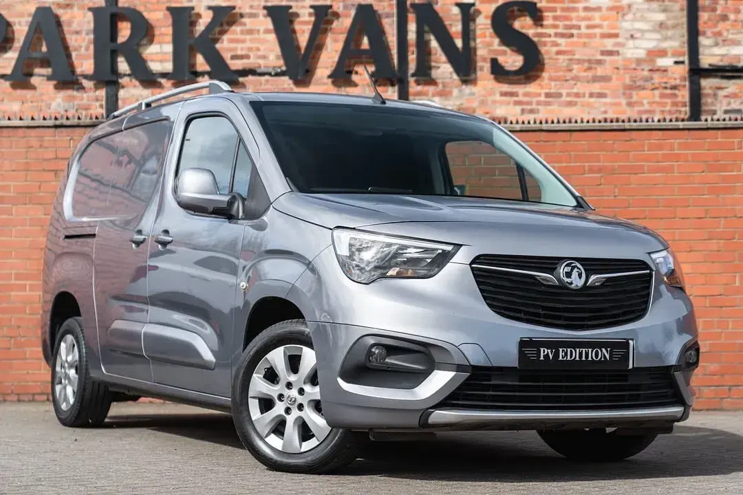 Used Vauxhall Combo 100 HP (73 kW) 2019 Grey MPV