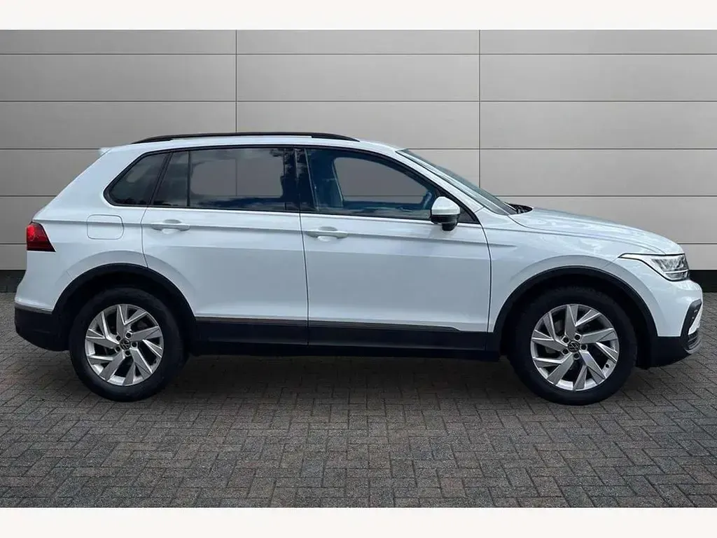 Usado VW Tiguan Life 150 CV (110 kW) 2022 Blanco SUV